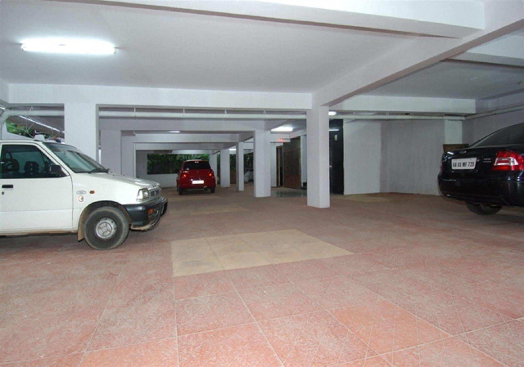 Oyo 6110 Thalassa Suites 班加罗尔 外观 照片