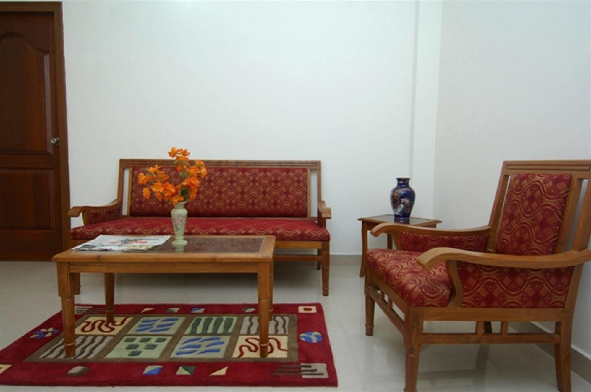 Oyo 6110 Thalassa Suites 班加罗尔 外观 照片